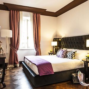 Kamer met een Koepel en een King Size Bed